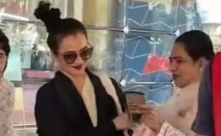 ‘Jaya Bachchan 2.0’: Internet Reacts As Rekha Pushes Away Fan Trying To Click Selfie At Airport
