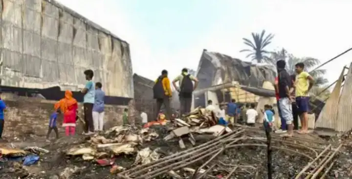At Least Eight Die In Twin Godown Fire In Kolkata Suburb; Several Feared Trapped Under Rubble