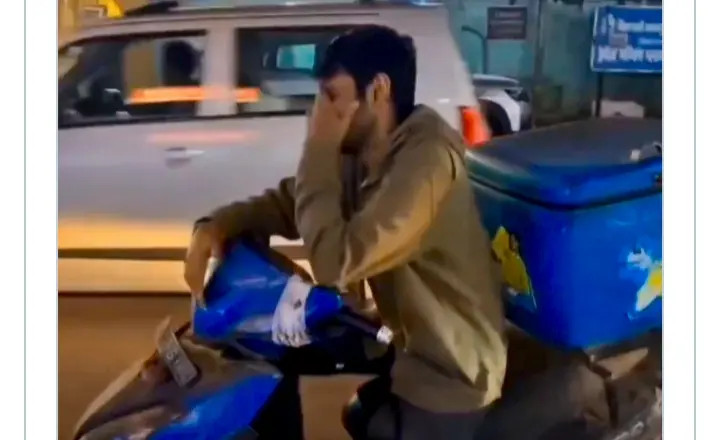 Video Clip Of Delivery Executive Being Insulted By Former Classmate Goes Viral; Woman Issues Clarification After Being Trolled