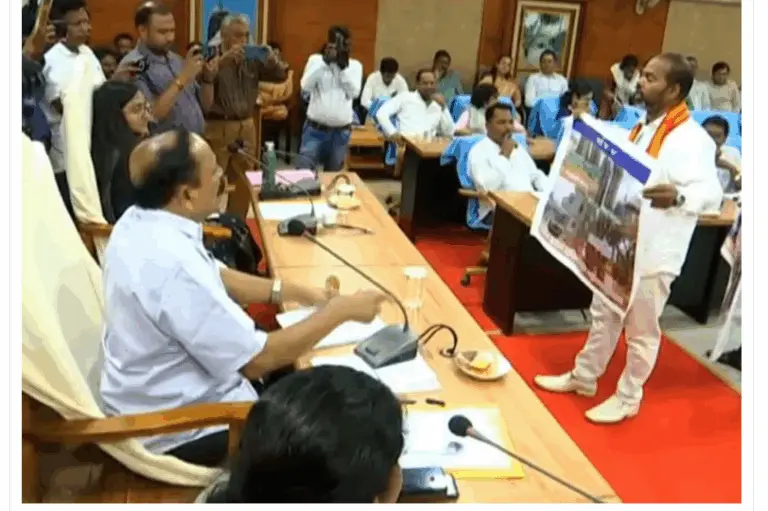 CMC Meeting Stalled Amid Chaos After Heated Duel Between Mayor & Congress Corporator