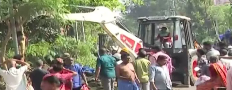 BMC Bulldozes Encroachments Behind Capital Hospital In Bhubaneswar