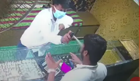 Masked Robber Uses Spray To Loot Jewellery Shop In Bhubaneswar