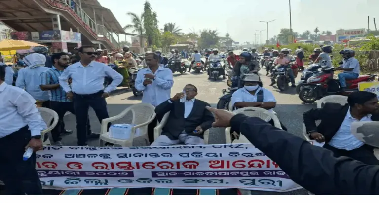 Lawyers Block Puri-Bhubaneswar NH Over Relocation Of District Court; Traffic Disrupted