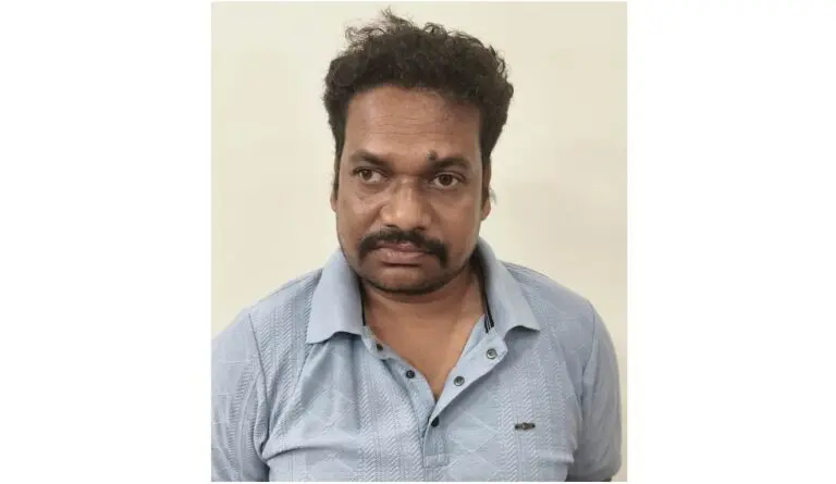 Odisha Vigilance Traps Revenue Inspector In Cuttack Accepting Rs 30K Bribe