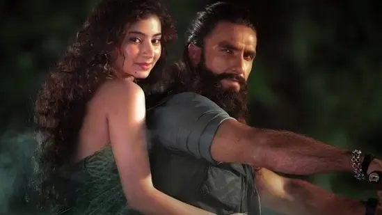 Pakistani Man Mocks Sara Arjun’s Mini-Skirt Look In ‘Dhurandhar’, Calls Aditya Dhar Film Overrated