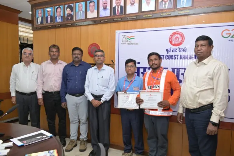 ECoR Honours 2 Employees For Alertness Ensuring Train Safety In Odisha