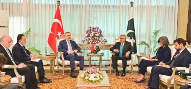 Pak FM Ishaq Dar Holds Talks with Egypt, Turkiye Counterparts On West Asia Ahead of Summit