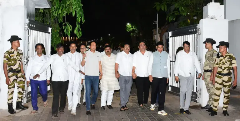 Odisha Opposition meet Governor for Health minister's resignation