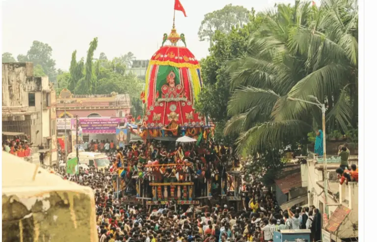 Lord Lingaraj’s Rukuna Rath Yatra Halted Midway In Bhubaneswar Amid Heavy Rain, Gusty Wind