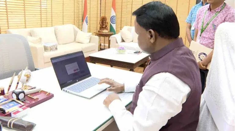 CM Majhi Completes Self-Enumeration For Census 2027, Urges Odisha To Join Digital Exercise