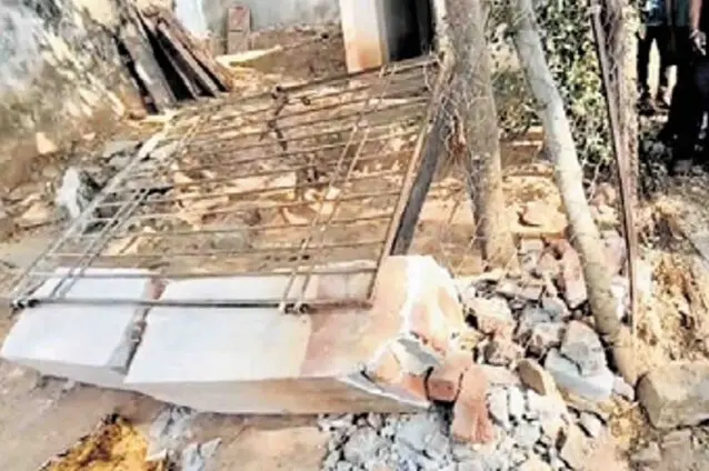 Odisha: Headmaster Suspended After Death Of 2 Students In School Gate ...