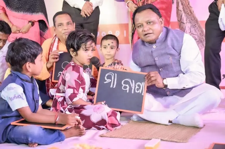 Odisha CM Marks ‘Khadi Chhuan’ Divas With Children, Stresses 100% School Enrolment