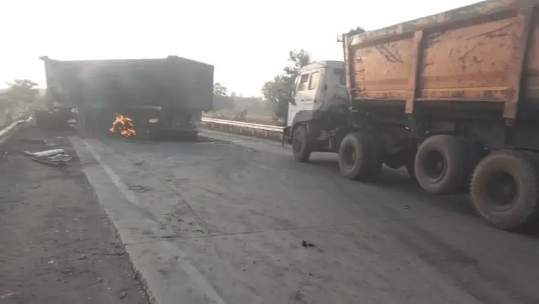 One Dead As Fire Engulfs Truck After Head-On Collision In Odisha’s Sundargarh