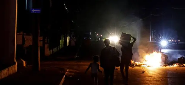 Furious Pot-Banging Crowds Block Havana Streets Over Fuel-Starved Blackouts