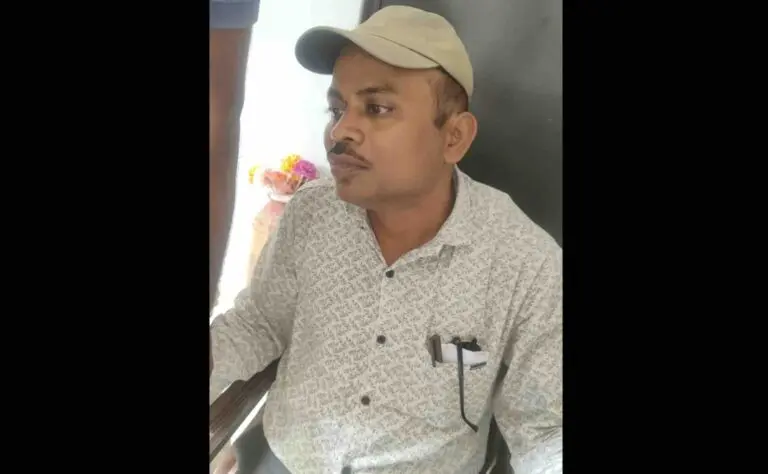 High School Headmaster In Odisha Caught Taking Bribe From Staffer For Salary Release