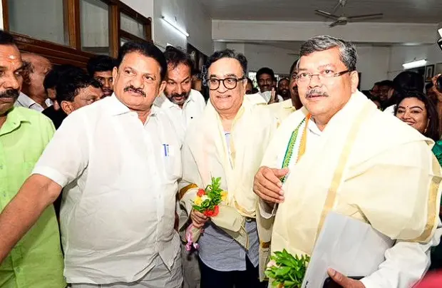 AICC To Finalise Kerala’s Next CM As Observers Submit Report To Kharge