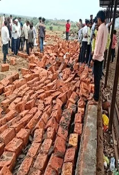 Six Dead, 13 Hurt In Maharashtra’s Temple Wall Collapse During Winds