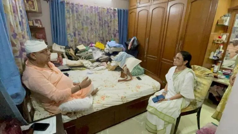 Mamata Banerjee visits Kalyan Banerjee
