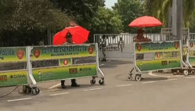 Barricades Outside Naveen Niwas Under Scrutiny In Bhubaneswar After High Court Concerns