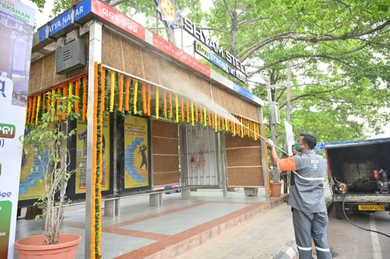 BMC To Install Natural Vetiver Curtains At 20 More City Bus Shelters In Bhubaneswar