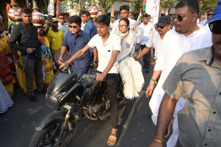 Bengal Polls Result: Neck-To-Neck Fight Between BJP & TMC Sets Early Trends; Saffron Party Takes Lead