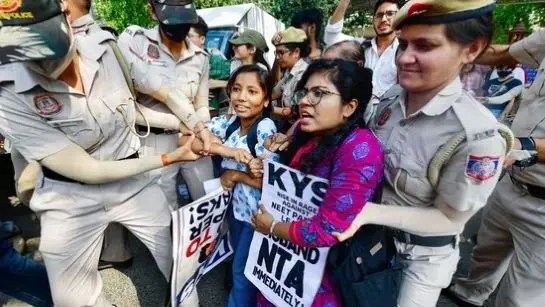 AISA protest at Education ministry