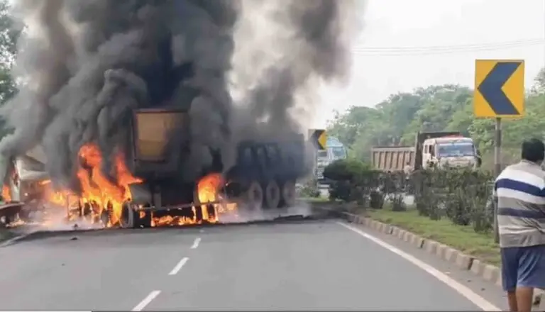 Two Drivers Burnt Alive After Head-On Truck Collision on Biju Expressway In Odish