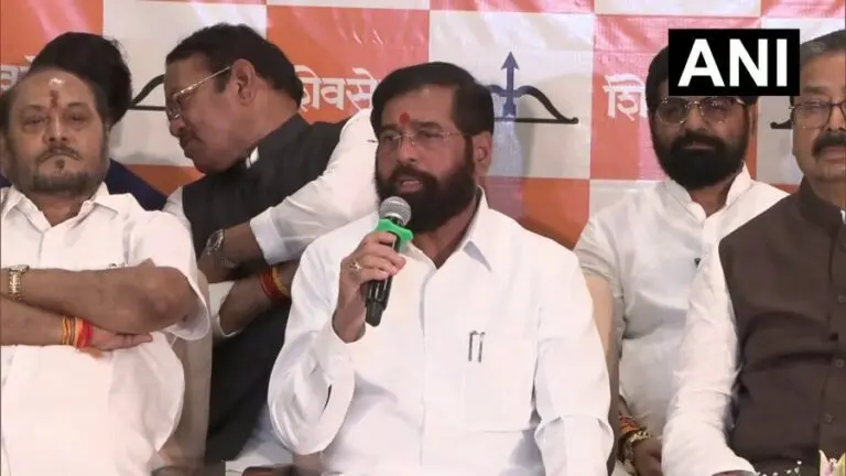 Eknath Shinde welcome 6 rebel MPs