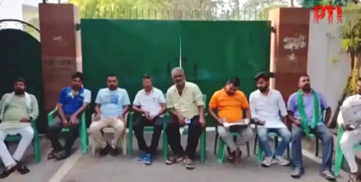 RJD Workers Take Guard After Rabri, Tejashwi Refuse Downgraded Security Protocol