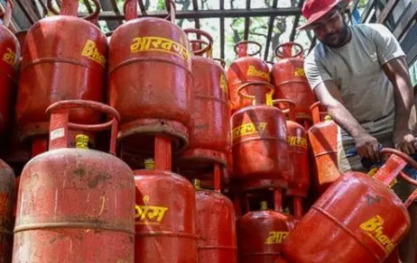 Congress, TMC, AAP Criticise Govt For Fresh LPG Hike Amid Inflation Worries