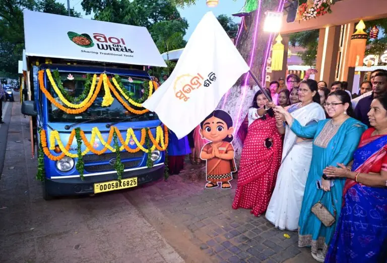 Odisha Launches ‘Peetha On Wheels’ To Promote Traditional Cuisine & Celebrate Raja