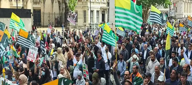 British Kashmiris Protest Outside UK Parliament Over Crackdown In PoJK By Pakistani Forces
