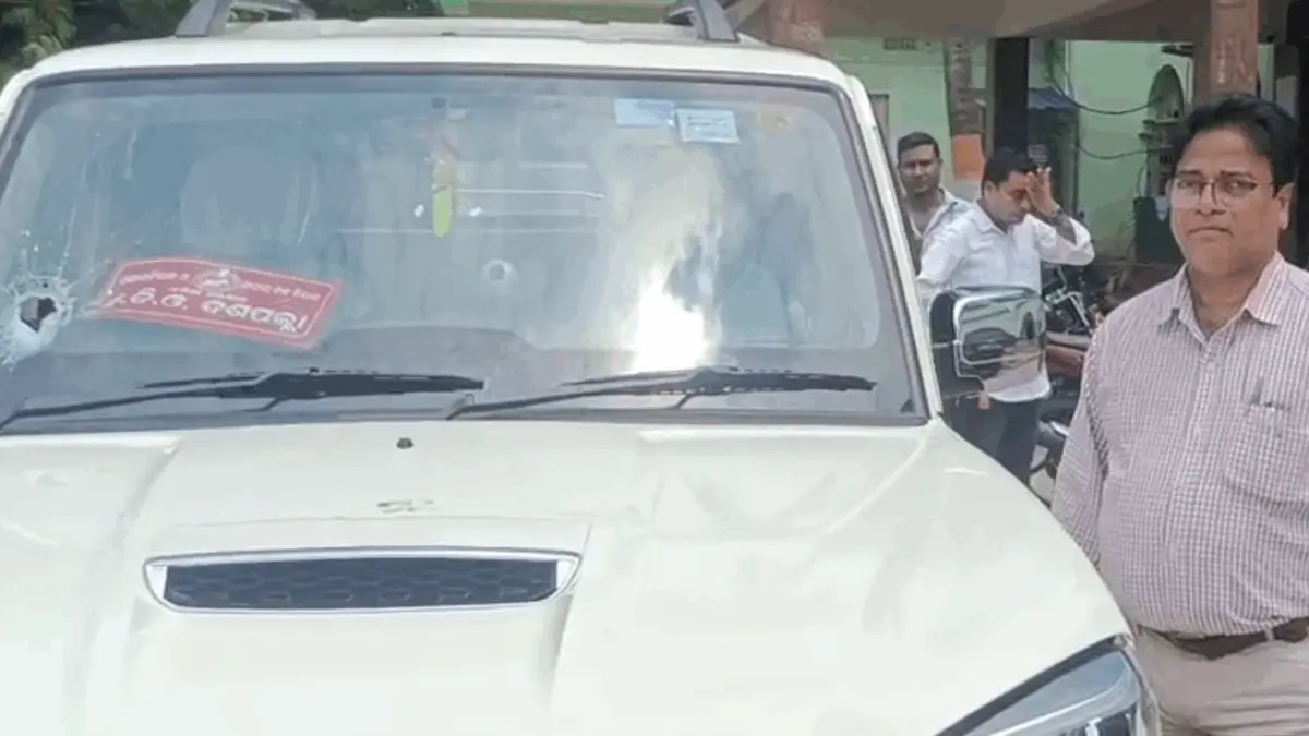 Miscreants Hurl Stone At BDO’s Vehicle In Odisha’s Nayagarh