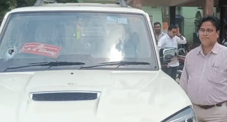 Miscreants Hurl Stone At BDO’s Vehicle In Odisha’s Nayagarh