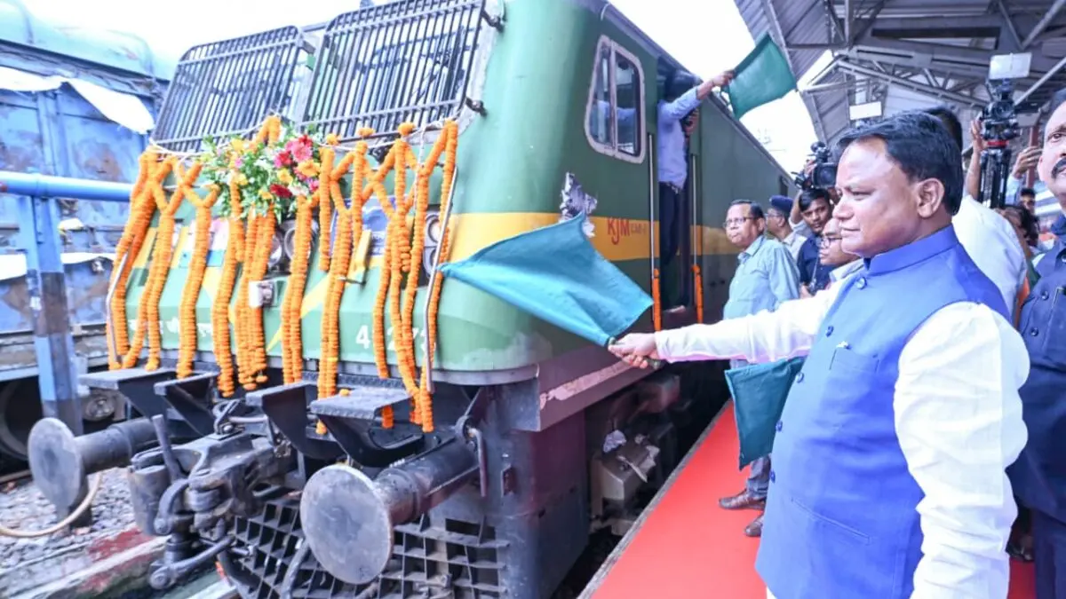 Odisha CM Flags Off Somnath Swabhiman Yatra; Special Train Carries 1100 Pilgrims