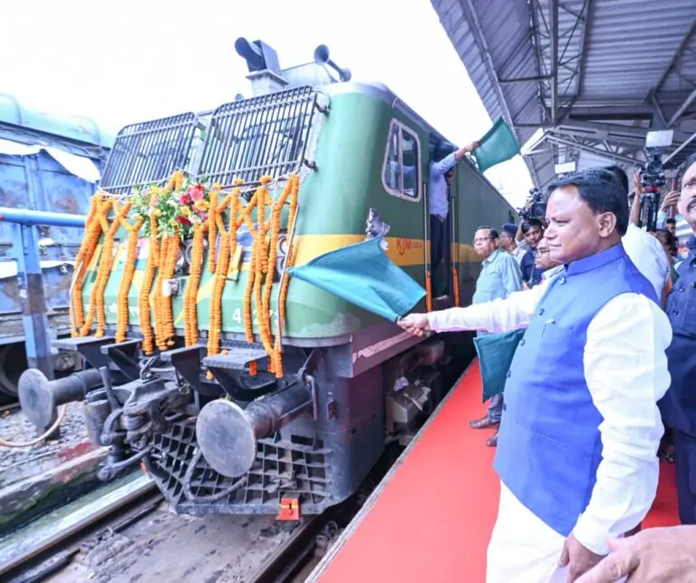 Odisha CM Flags Off Somnath Swabhiman Yatra; Special Train Carries 1100 Pilgrims