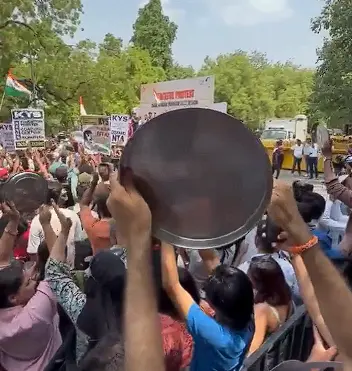 CJP Ignores Police Order, Stays At Jantar Mantar Overnight Demanding Education Minister’s Resignation