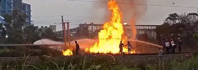 10 Hurt As Huge Blaze Rips Through Haldia Refinery Pipeline