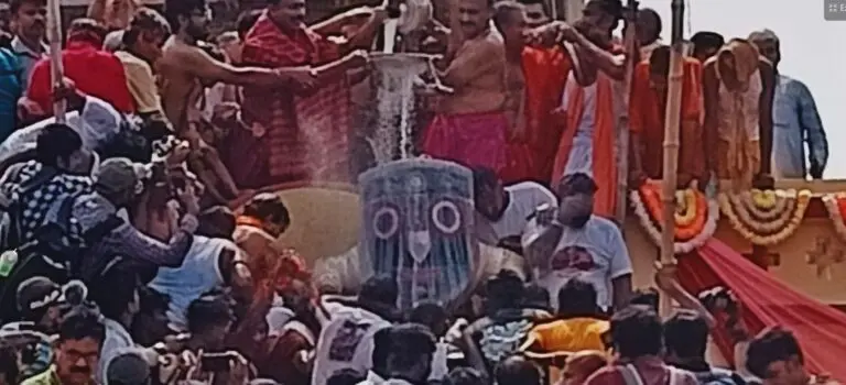 Snan Yatra In Bengal: A Royal Umbrella For Lord Jagannath