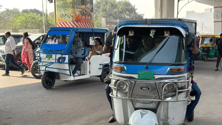 Battery-driven e-rickshaws