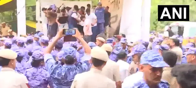 Delhi Police Shift Sonam Wangchuk To Safdarjung Hospital Amid Brief Commotion At Jantar Mantar