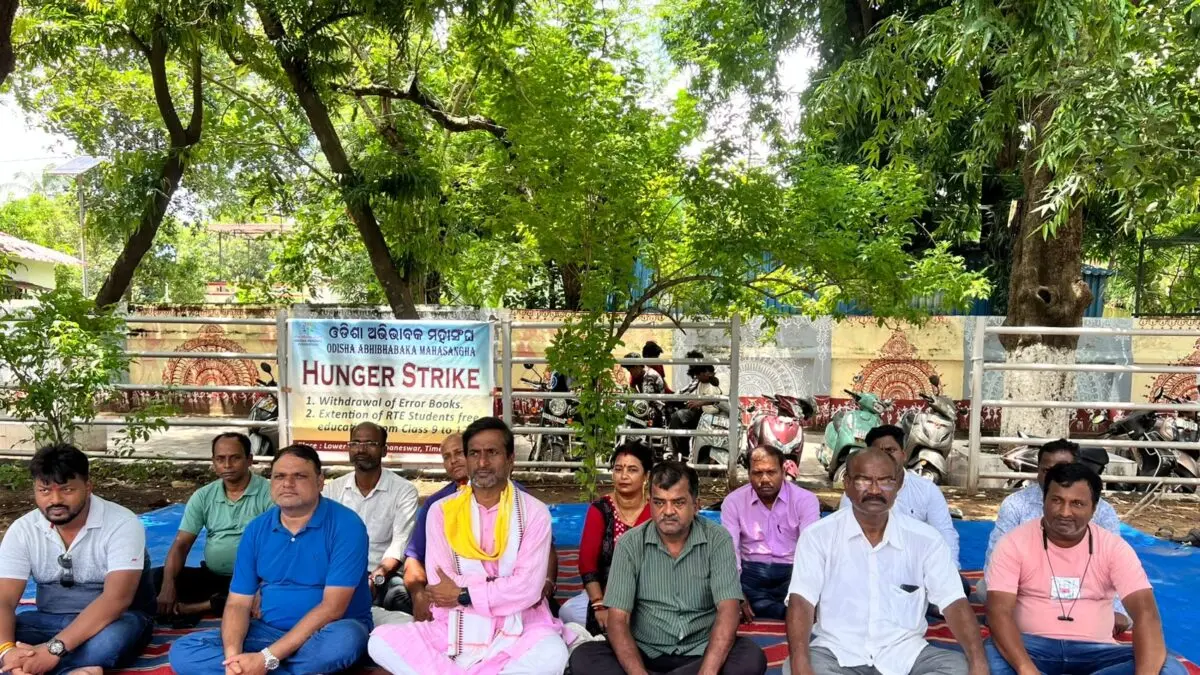 Odisha Parents’ Body Begins Indefinite Hunger Strike Over Flawed Textbooks, RTE Extension