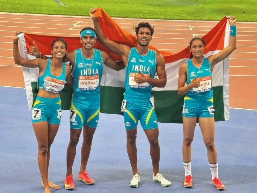 India mixed relay team gold
