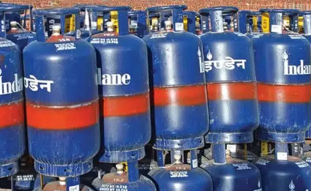 Big Relief For Eateries As Commercial LPG Price Trimmed To Rs 2,930; Domestic Rates Unchanged