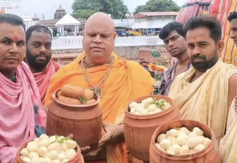 A Sweet Reconciliation: How Lord Jagannath Pacifies Goddess Lakshmi With Rasagolas On Niladri Bije