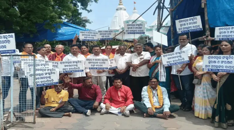 Off-Schedule Rath Yatra Sparks Protest Outside Bhubaneswar ISKCON Temple