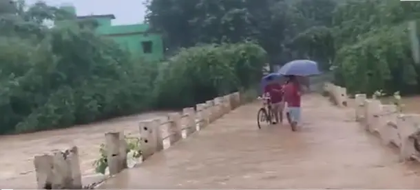 Heavy Rain Triggered By LoPAR Snaps Road Links, Disrupts Life In Odisha