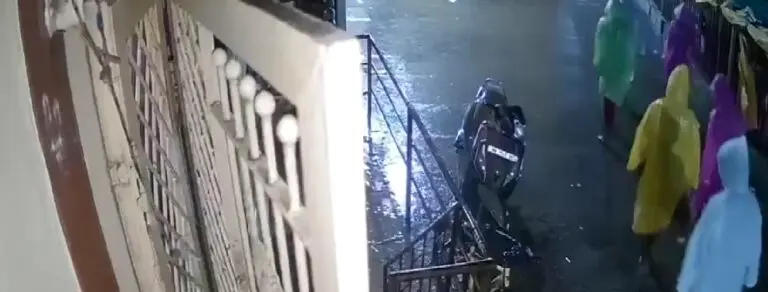 Strong Winds Blow Off Tin Roof In Nashik; 3 Devotees Hurt
