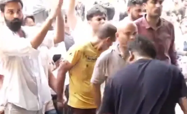 Tension At Jantar Mantar: Abhijeet Dipke Joins Hunger Strike, Woman Throws Ink At Him