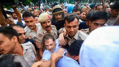 High Drama Outside PM’s Residence; Rahul And Priyanka Detained Along With Kharge